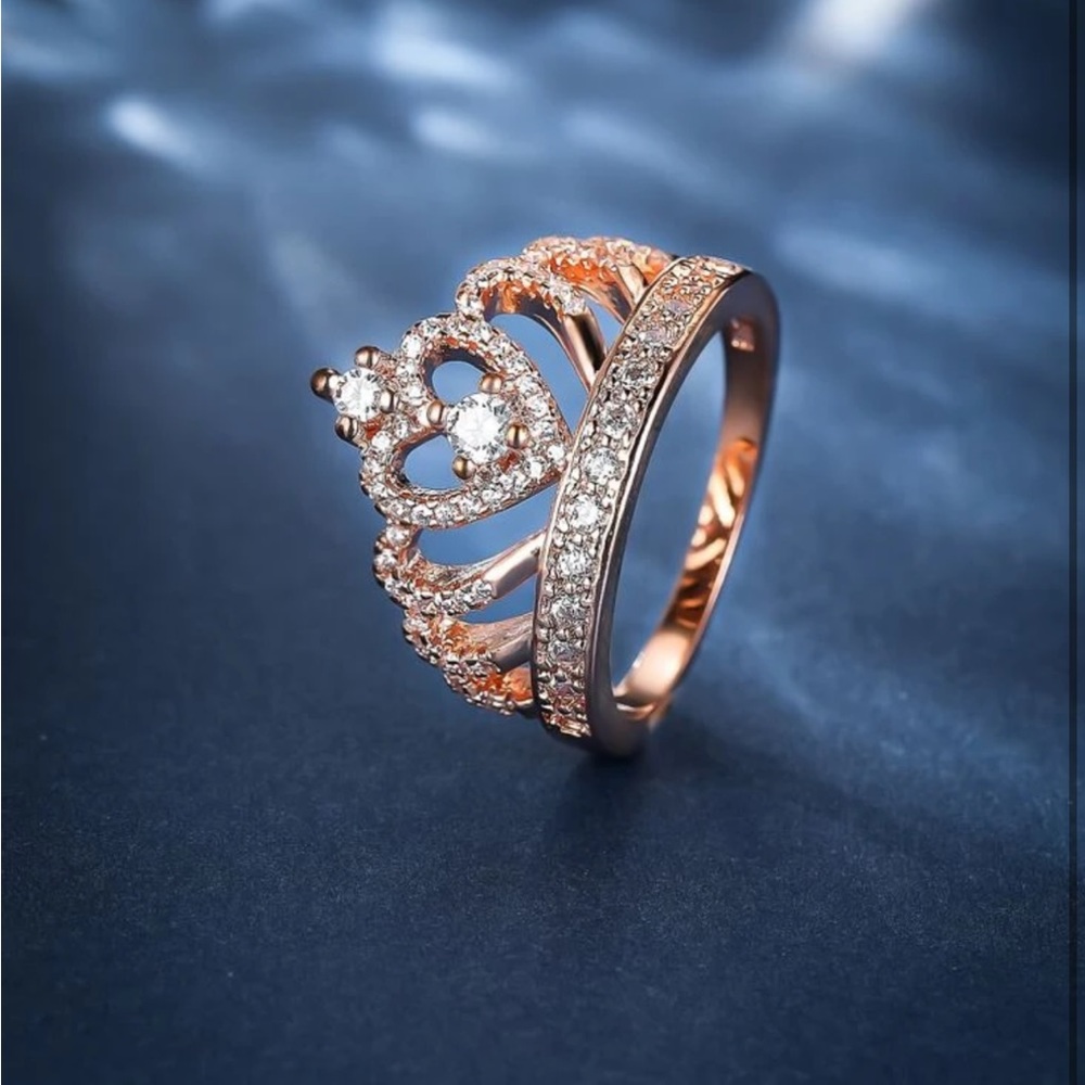 Rhinestone crown ring in Rose Gold
